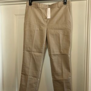 New Ann Taylor size 8 khaki. Midrise ankle length